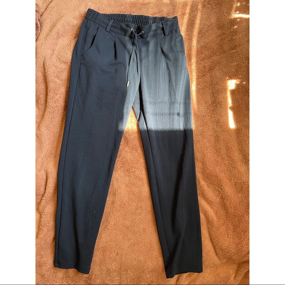 I’m selling blue pants.